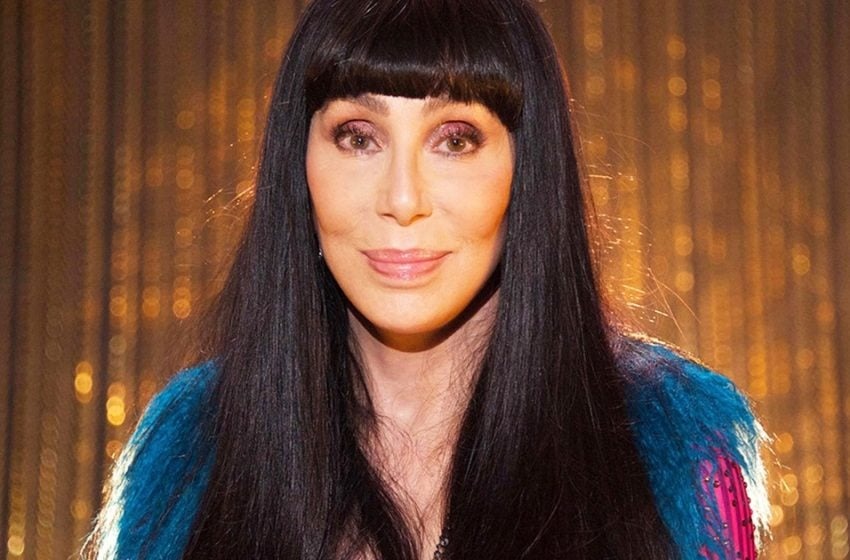  Los paparazzi mostraron a la legendaria Cher de 75 años sin maquillaje de vacaciones.