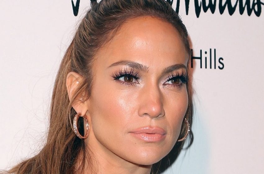  “¡Elección audaz de autendo!”: ¡Jennifer Lopez en traje de baño con cortes arriesgados enfureció a los blogueros!