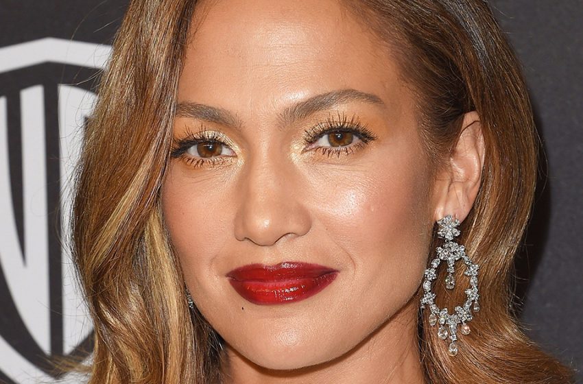  Jennifer Lopez de 53 años mostró como se ve sin maquillaje y filtros:los fanáticos admiran su belleza natural