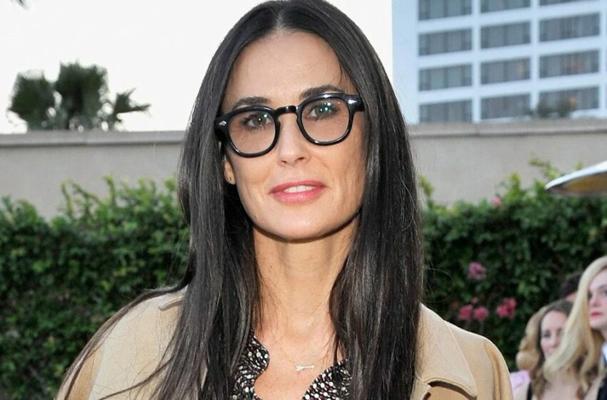  På gränsen till anständighet. 60-åriga Demi Moore visade en fantastisk figur i en liten bikini