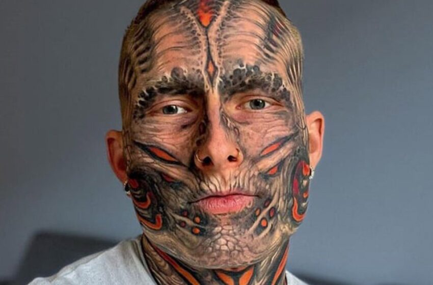  En overklig skönhet. En amerikan som täckte sig själv i tatueringar visade oss hur han såg ut utan dem