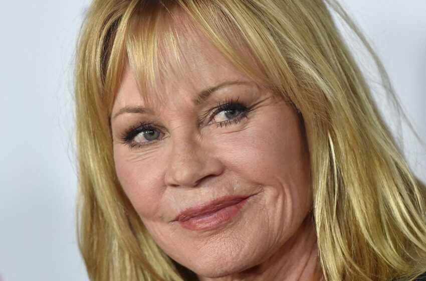  “I en avslöjande bikini”: 66-åriga Melanie Griffith fångades på stranden i Mexiko!