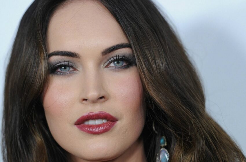  ”Hon Var Nästan Naken”: 37-åriga Megan Fox Sågs I En Genomskinlig Mini-Klänning Av Kedjor!