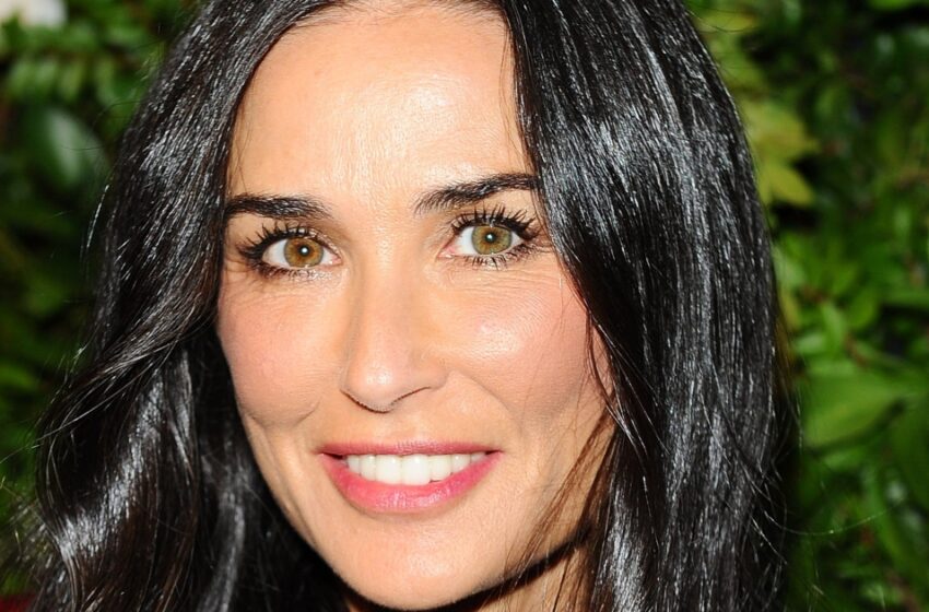  “Ser inte ut att vara i sin ålder alls”: Demi Moore imponerade med sitt ungdomliga utseende och smala figur!