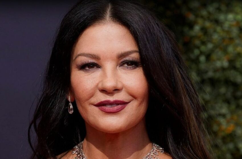  “Stjärnans Ungdomliga Version Växer Upp”: Catherine Zeta-Jones’ Dotter Har En Stark Likhet Med Sin Mamma!