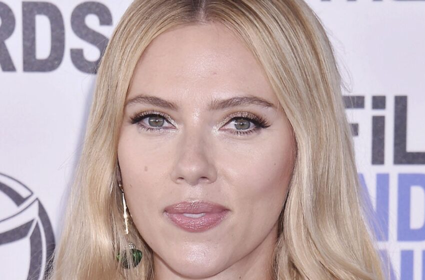  “I gammaldags underkläder”: Scarlett Johansson har gått upp i vikt, vilket har påverkat hennes felfria figur. Paparazzi delade hennes semesterbilder!