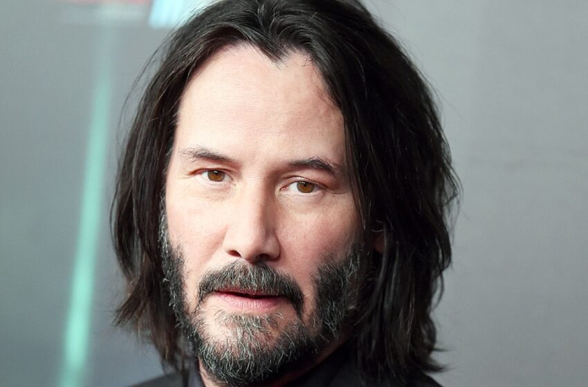  “Äntligen klippte han sitt långa hår”: 59-årige Keanu Reeves överraskade alla med sin nya look på Oscar-festen!