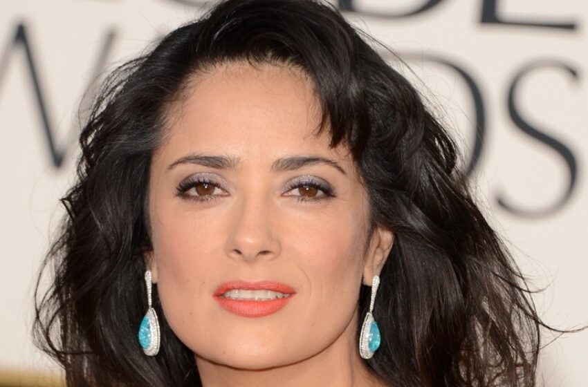  56-åriga Salma Hayek poserade i en bodysuit: Är hennes figur lika felfri som den brukade vara?