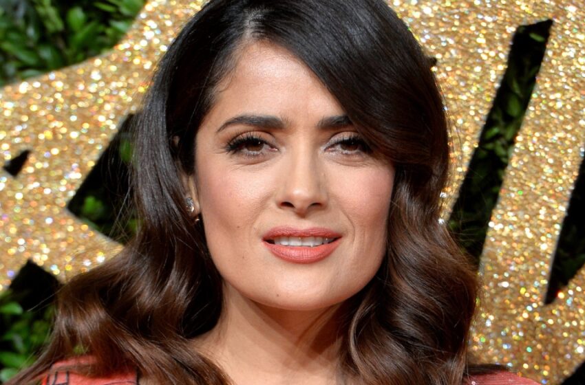  “Fullständigt oigenkännlig”: 56-åriga Salma Hayek visade hur hon såg ut för 27 år sedan!