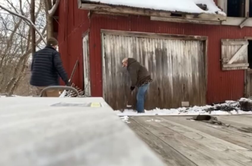  En man köpte ett gammalt hus för rivning: Den “överraskning” han hittade i garaget kostade mer än huset i sig!