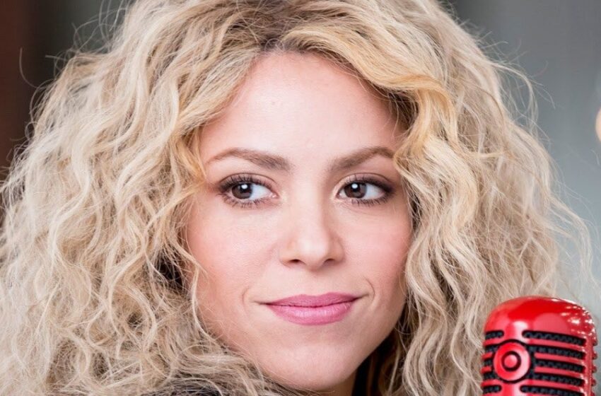  “Hon Ser Ut Som En Ung Flicka”: Shakira Stod Modellen I En Ärlig Fotosession Tillsammans Med Stjärnan Från Serien “Emily In Paris”!