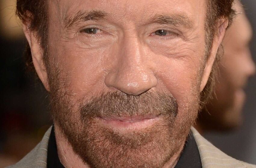  “Jag Skuldrar Min Framgång I Livet Till En Enastående Person – Min Mor”: Hur Ser Chuck Norris’ 102-åriga Mor Ut Nu?