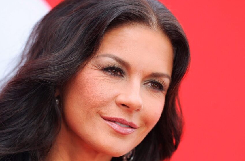  “Jag har drömt om det hela mitt liv”: Den 21-åriga dottern till Catherine Zeta-Jones och Michael Douglas återskapade sin mammas stil genom att bära hennes ikoniska klänning!