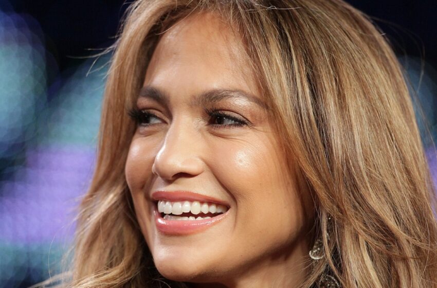  “Äpplet Faller Inte Långt Från Trädet”: Jennifer Lopez Delade Rörande Barndomsbilder Med Sin Mamma!